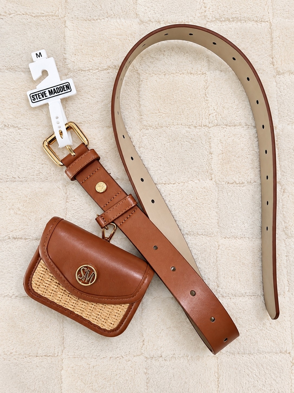 Brand new with tags Steve Madden women’s belt in size Medium (M).